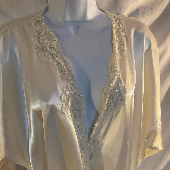 Victoria’s Secret ivory short robe dressing gown beaded sequined bridal one size - Picture 2 of 11
